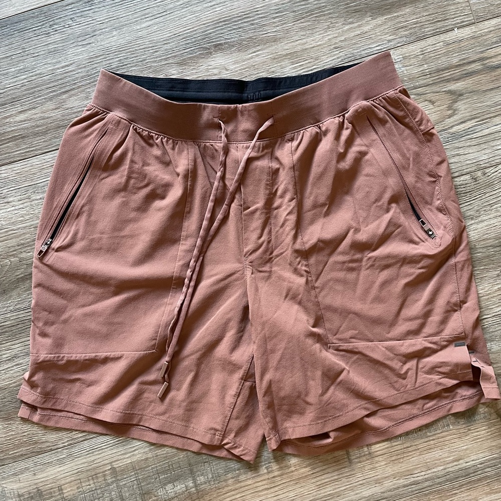 Lululemon Large men’s 7” LL short